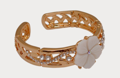 51% OFF on Oars Flowery Charm Metal, Acrylic Bracelet 51% OFF on Oars Flowery Charm Metal, Acrylic Bracelet
