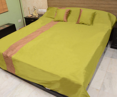 63% OFF on Home Kouture Polyester, Silk Double Bed Cover