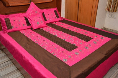 8% OFF on Aditya Silk Double Bed Cover 8% OFF on Aditya Silk Double Bed Cover