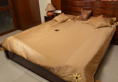 1% OFF on Rossworld Polyester Double Bed Cover 1% OFF on Rossworld Polyester Double Bed Cover