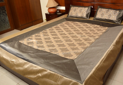9% OFF on Rossworld Polyester Double Bed Cover