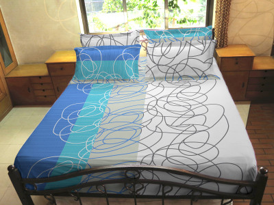 50% OFF on Hemlines Cotton Abstract Double Bedsheet 1Bedsheet, 2 Pillow Covers, Multicolor 50% OFF on Hemlines Cotton Abstract Double Bedsheet 1Bedsheet, 2 Pillow Covers, Multicolor