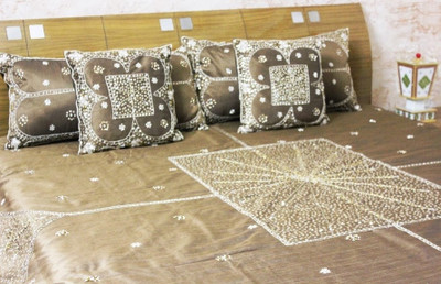 69% OFF on Dekor World Polyester Batik Double King Bedsheet