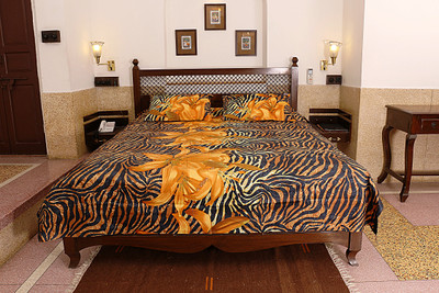 33% OFF on Soundarya Cotton Printed Double Bedsheet