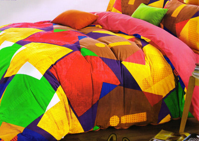 70% OFF on Rose Petal Polyester Geometric Double Bedsheet