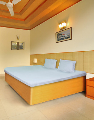 6% OFF on Indigo Hometex Cotton Solid Double Bedsheet