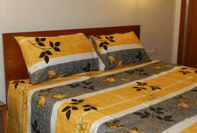 47% OFF on CocoBee Cotton Floral Double Bedsheet
