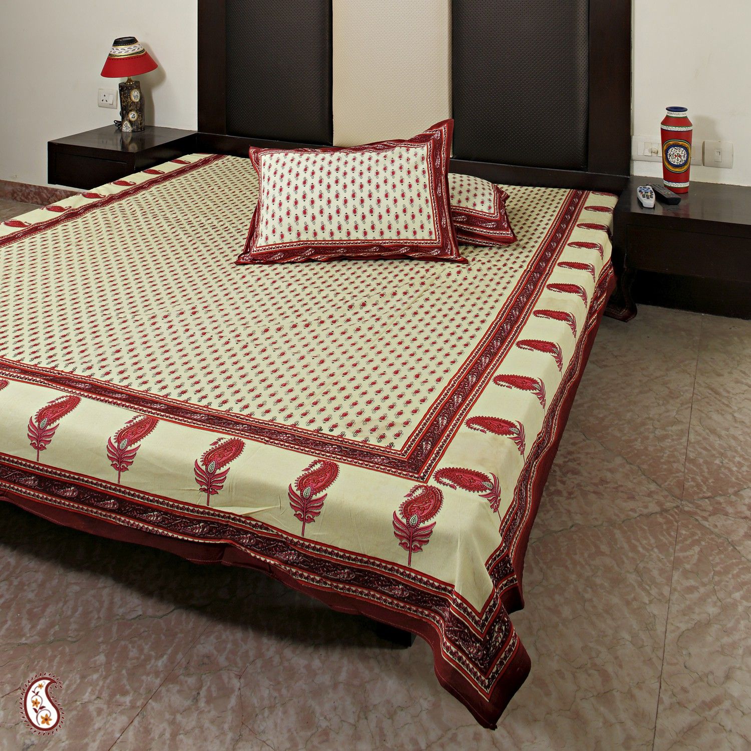 56% OFF on Aapno Rajasthan Cotton Printed Double Bedsheet