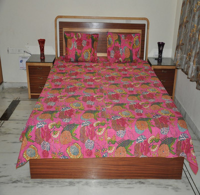 51% OFF on Lal Haveli Cotton Abstract Double Bedsheet