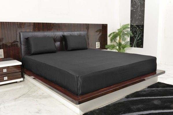 41% OFF on Hothaat Cotton Solid Queen Fitted Bedsheet
