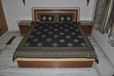 25% OFF on Lal Haveli Cotton Abstract Double Bedsheet