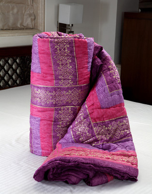 48% OFF on Jodhaa Abstract Double Quilt