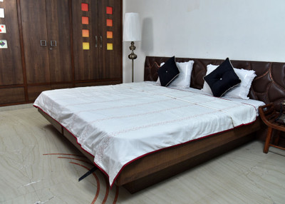 10% OFF on La Speranza Embroidered Double Fleece Blanket 10% OFF on La Speranza Embroidered Double Fleece Blanket