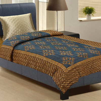 54% OFF on Aapno Rajasthan Floral Double Blanket