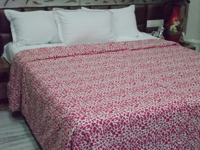 10% OFF on Snuggle Abstract Double Blanket 10% OFF on Snuggle Abstract Double Blanket