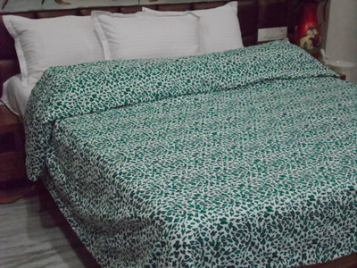 10% OFF on Snuggle Abstract Double Top Sheet