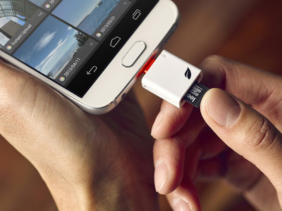 Leef Access MicroSD Card Reader (White, Orange) 