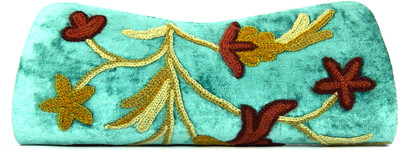54% OFF on Aabeer Kashmiri Hand Embroidered Women Party Blue Velvet Clutch 54% OFF on Aabeer Kashmiri Hand Embroidered Women Party Blue Velvet Clutch