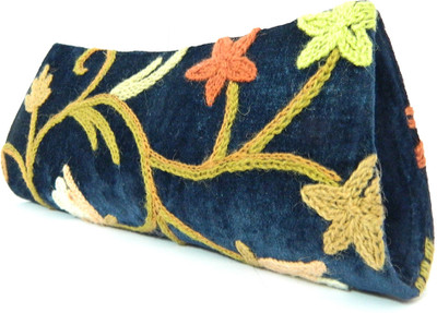 54% OFF on Aabeer Kashmiri Hand Embroidered Women Party Blue Velvet Clutch 54% OFF on Aabeer Kashmiri Hand Embroidered Women Party Blue Velvet Clutch