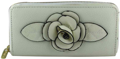 15% OFF on MU Murliudyog Women Casual White PU Clutch