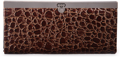 58% OFF on Rrtc Trendy and Elegant Women Casual Brown Fabric Clutch 58% OFF on Rrtc Trendy and Elegant Women Casual Brown Fabric Clutch
