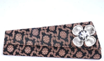 69% OFF on Favola Women Casual Brown Silk Clutch 69% OFF on Favola Women Casual Brown Silk Clutch