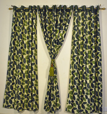 50% OFF on Ariana Polyester Green Solid Eyelet Curtain 50% OFF on Ariana Polyester Green Solid Eyelet Curtain