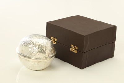 52% OFF on Ojas Walnut Dryfruit Box Silver Plated Decorative Platter Silver 52% OFF on Ojas Walnut Dryfruit Box Silver Plated Decorative Platter Silver