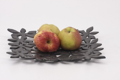 4% OFF on Goyal India Zinc Finish Aluminium Decorative Platter Black