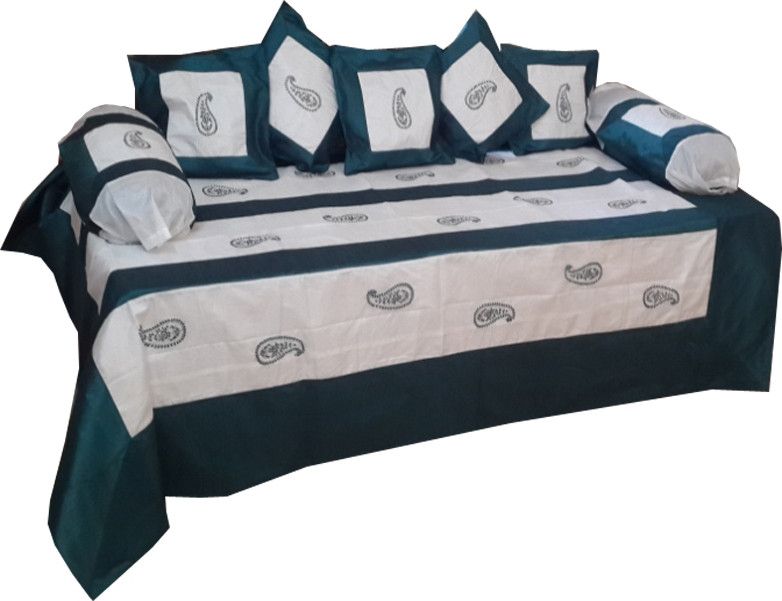 41% OFF on UFC Mart Silk Embroidered Diwan Set 41% OFF on UFC Mart Silk Embroidered Diwan Set