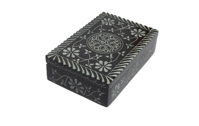 37% OFF on Artist Haat Hand Crafted Natural Jewellery Vanity Case Black