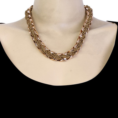 Moedbuille Elegantly Crafted Sleek And Stylish Alloy Necklace