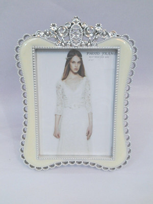 28% OFF on Eventz Gifts Generic Photo Frame