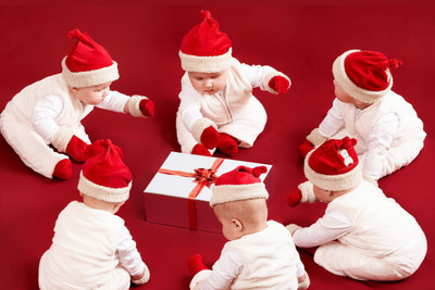 31% OFF on Child'S Love - Waiting For The Christmas Gift Paper Print