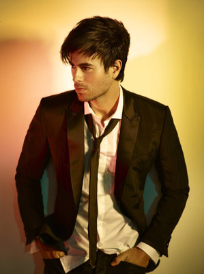 53% OFF on Enrique Iglesias (I) Fine Art Print