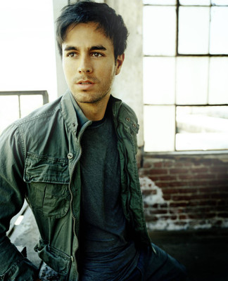 53% OFF on Enrique Iglesias (G) Fine Art Print