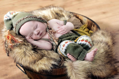 31% OFF on Child's Love - Cute Baby In a Basket Paper Print