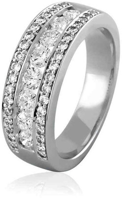 10% OFF on Velvetcase Enhanced Diamond Accent Band White Gold 18 K Ring