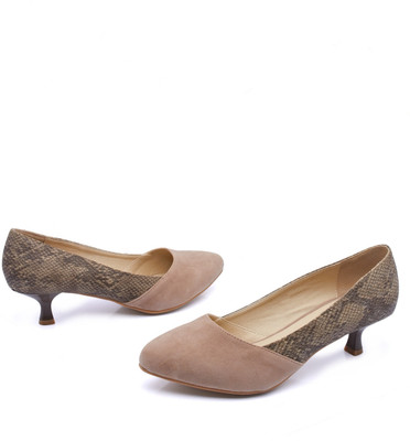 Ceriz Chic Croc Almond Toe Heels