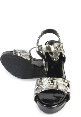 46% OFF on Anupamaa B/W Newspaper Sandels Girls Wedges