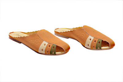 77% OFF on Infiniti Flats