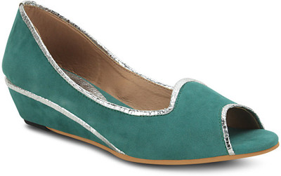 46% OFF on Get Glamr Green Peep Toe Wedges