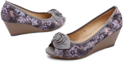 Ceriz Vintage Peep Toe Wedges