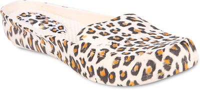 62% OFF on Zachho Flats