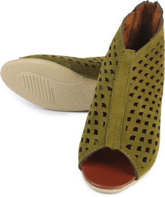 61% OFF on Anupamaa Girls Flats 61% OFF on Anupamaa Girls Flats