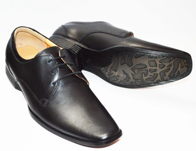 28% OFF on Stride Classic Lace Up Shoes 28% OFF on Stride Classic Lace Up Shoes