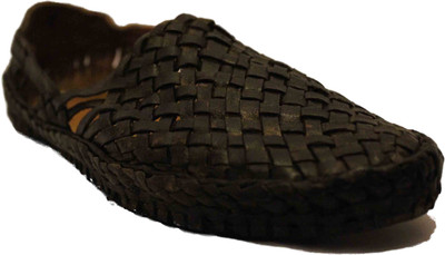 59% OFF on Authority Kolhapuri Leather Mojaris 59% OFF on Authority Kolhapuri Leather Mojaris