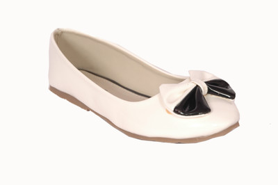 Studio 9 Patent Bow Bellies Studio 9 Patent Bow Bellies