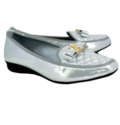 40% OFF on Blue Parrot 7015 Silver Closed Toe Belly