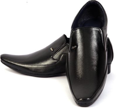 30% OFF on 100 Walker Colonel Slip On Shoes